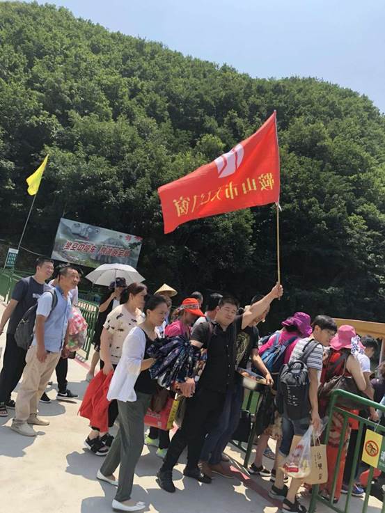 鞍山市天乙門窗有限公司組織全體員工開展了每年一度的“清涼夏日游”團建活動(圖1)